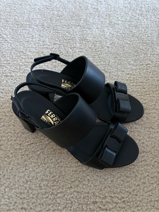 Salvatore Ferragamo Shoes - Salvatore Ferragamo Giulia Size 7 Nero Nappa Calf Slingback Sandals